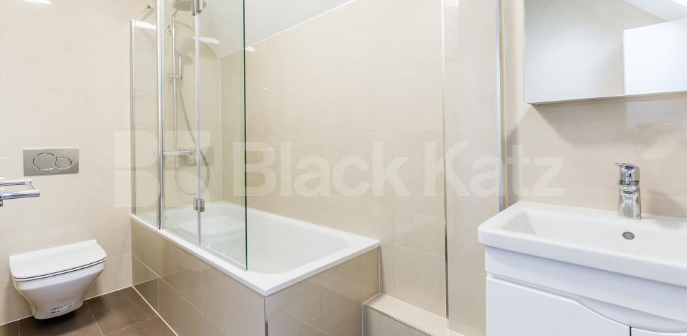 Fantastic spacious two bed by Goodge St Station Tottenham Court Road, West End